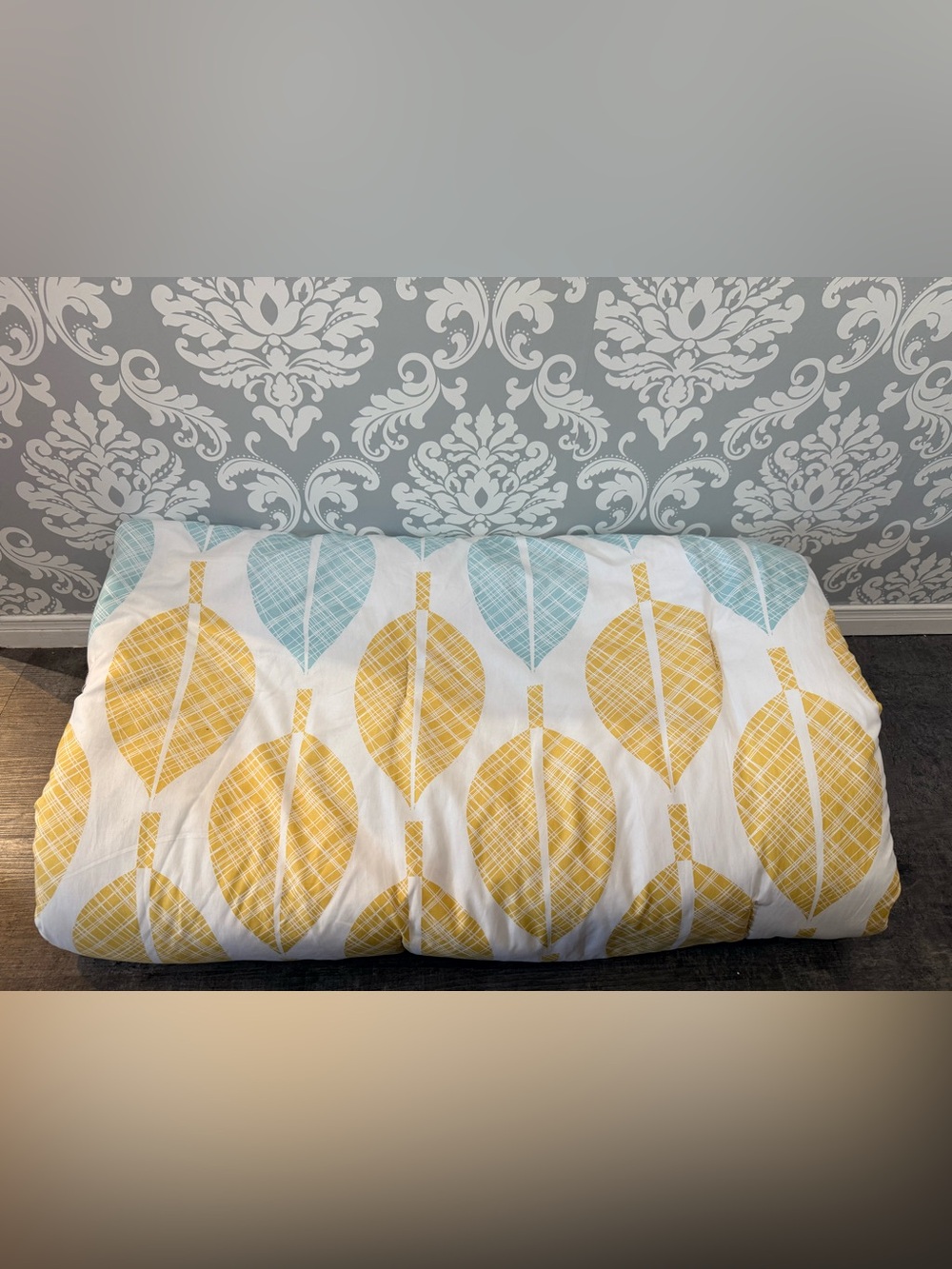🌿2/$25 • Madison Park Essentials Leaf Print Comforter